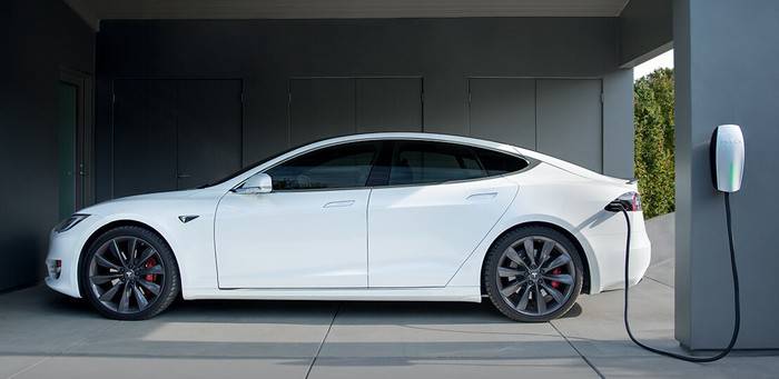 How to Effectively Charge a Tesla: Top Tips for Efficient Charging in 2025