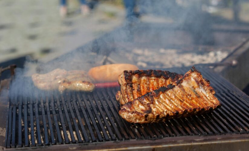 Essential Guide to Cooking Ribs on the Grill: Perfect Techniques for 2025!